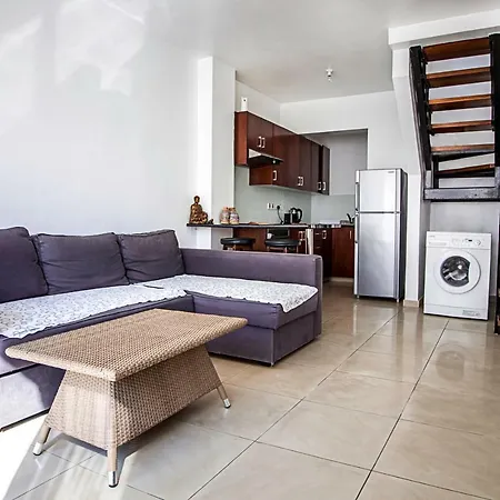 3 Costa Vernalli Apartment *