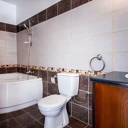 3 Costa Vernalli شقة